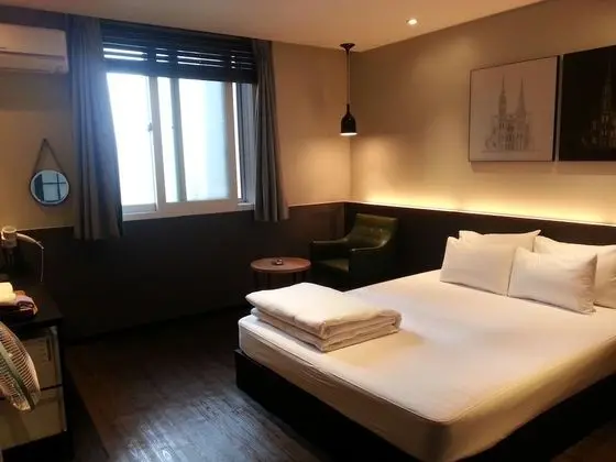Design Tek Büyük Yataklı Oda, 1 Çift Kişilik Yatak