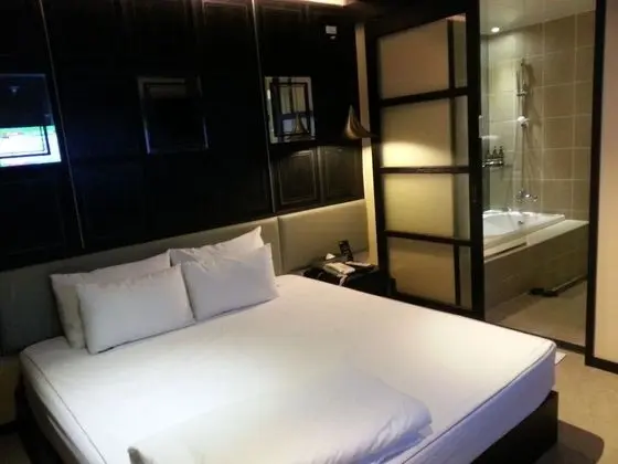Design Tek Büyük Yataklı Oda, 1 Çift Kişilik Yatak