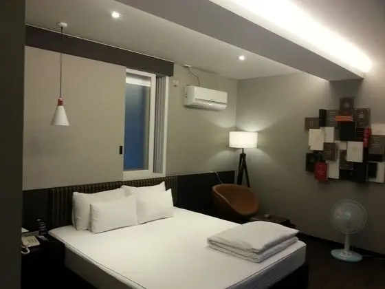 Design Tek Büyük Yataklı Oda, 1 Çift Kişilik Yatak