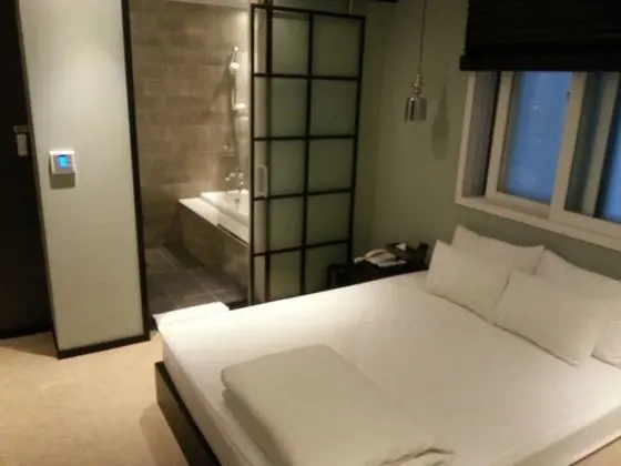 Design Tek Büyük Yataklı Oda, 1 Çift Kişilik Yatak