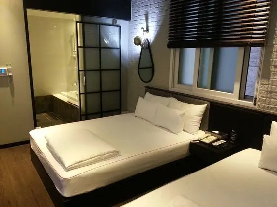 Design Tek Büyük Yataklı Oda, 1 Çift Kişilik Yatak