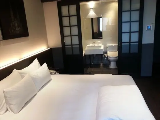 Design Tek Büyük Yataklı Oda, 1 Çift Kişilik Yatak