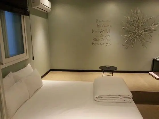 Design Tek Büyük Yataklı Oda, 1 Çift Kişilik Yatak