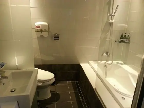 Design Tek Büyük Yataklı Oda, 1 Çift Kişilik Yatak