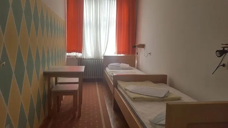 İki Ayrı Yataklı Oda, 2 Tek Kişilik Yatak, Ortak Banyo