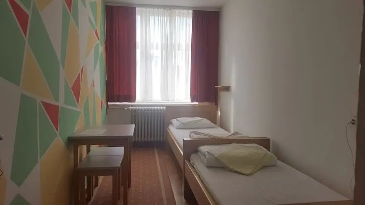 İki Ayrı Yataklı Oda, 2 Tek Kişilik Yatak, Ortak Banyo