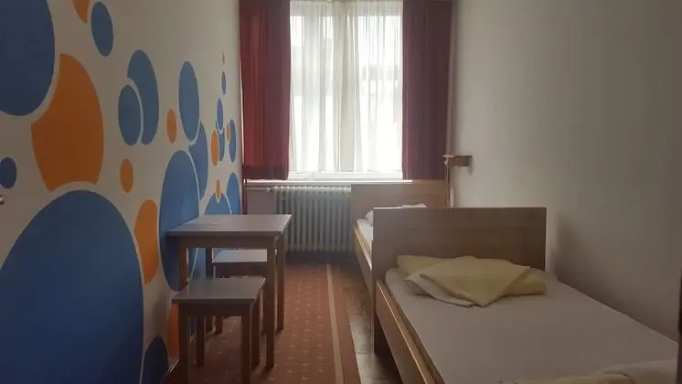 İki Ayrı Yataklı Oda, 2 Tek Kişilik Yatak, Ortak Banyo