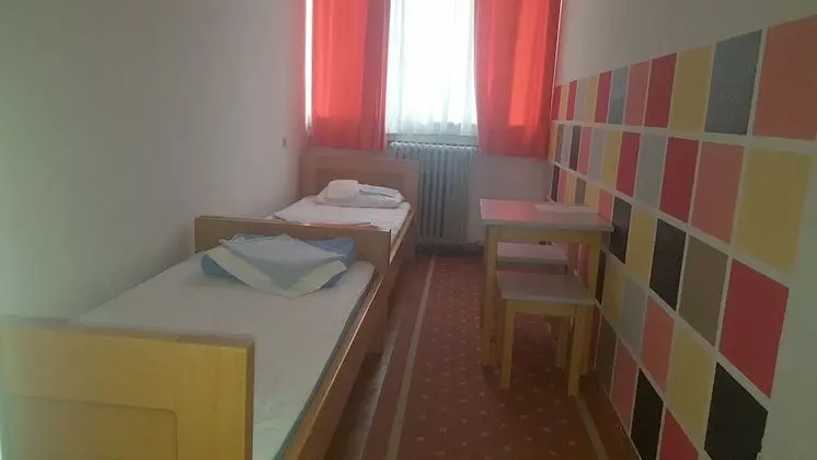 İki Ayrı Yataklı Oda, 2 Tek Kişilik Yatak, Ortak Banyo