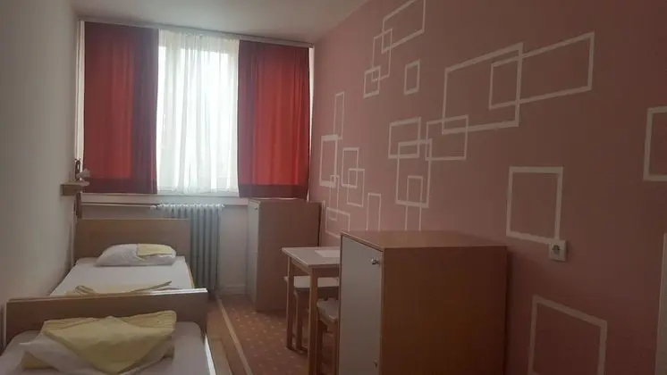 İki Ayrı Yataklı Oda, 2 Tek Kişilik Yatak, Ortak Banyo