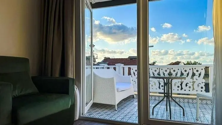 Deluxe Oda, 1 Yatak Odası, Sigara İçilmez, Kısmi Deniz Manzaralı