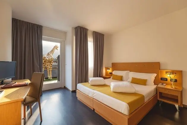 Comfort Tek Büyük veya İki Ayrı Yataklı Oda
