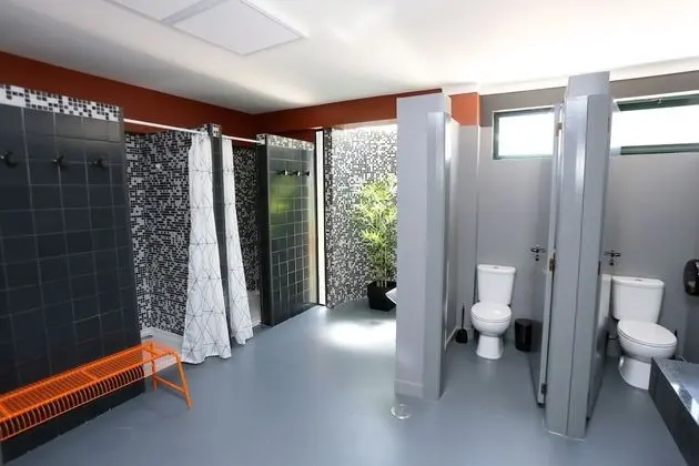 Ortak Ranzalı Oda, Sadece kadınlar için, Ortak Banyo
