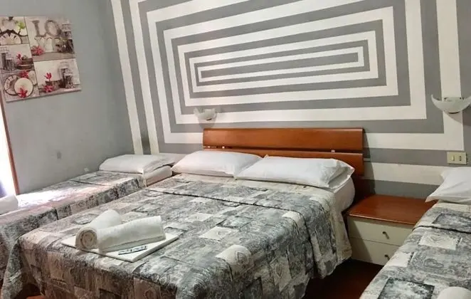 Ortak Ranzalı Oda, 1 Tek Kişilik Yatak (6 People)