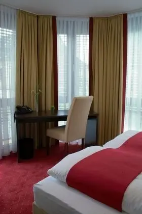 Tek Büyük Yataklı Oda, Balkon