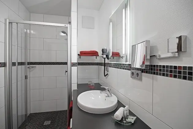 Tek Büyük Yataklı Oda, Balkon