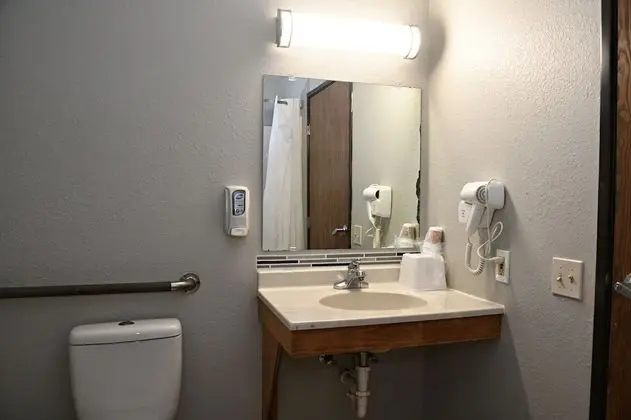 Oda, 1 Büyük (Queen) Boy Yatak, Engellilere Uygun, Sigara İçilmez