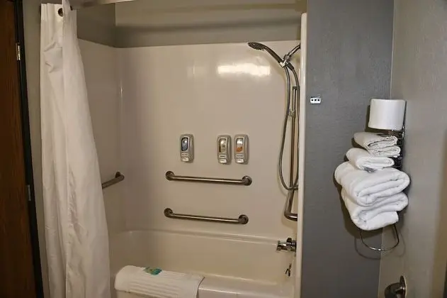 Oda, 1 Büyük (Queen) Boy Yatak, Engellilere Uygun, Sigara İçilmez