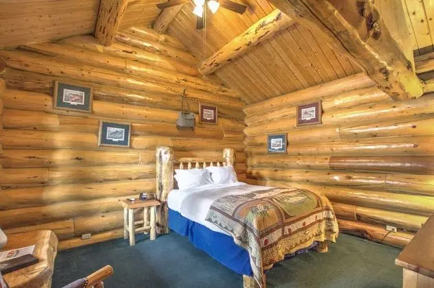 Classic Cabin, 1 Queen Bed (Gallatin Series)