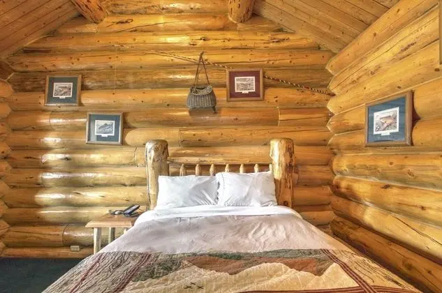 Classic Cabin, 1 Queen Bed (Gallatin Series)
