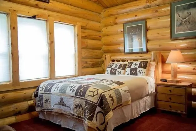 Deluxe Cabin, 1 Queen Bed, Kitchenette (Duck Creek Mallard)