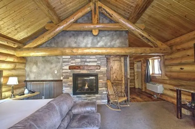 Superior Cabin, 1 King Bed, Kitchenette (Madison Series 2)