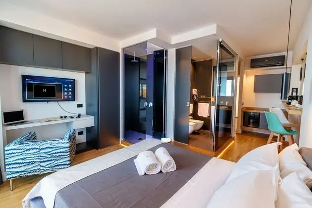 Luxury Oda