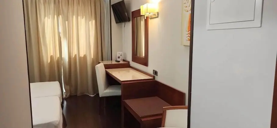 Habitacion doble con 2 camas adaptada para minusvalidos