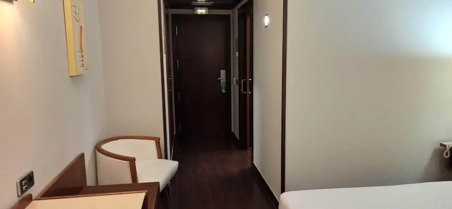 Habitacion doble con 2 camas adaptada para minusvalidos