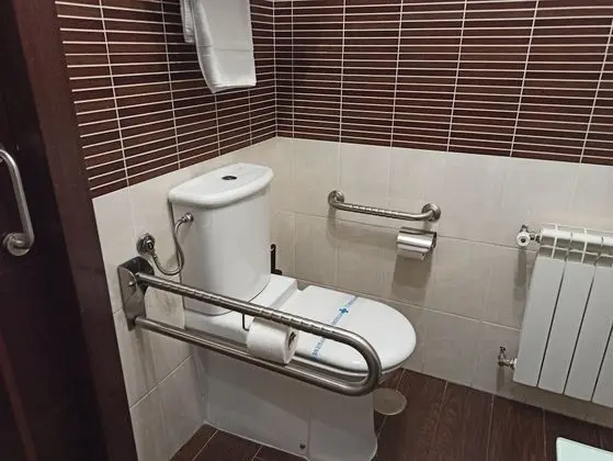 Habitacion doble con 2 camas adaptada para minusvalidos