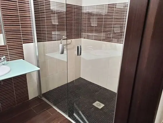 Habitacion doble con 2 camas adaptada para minusvalidos