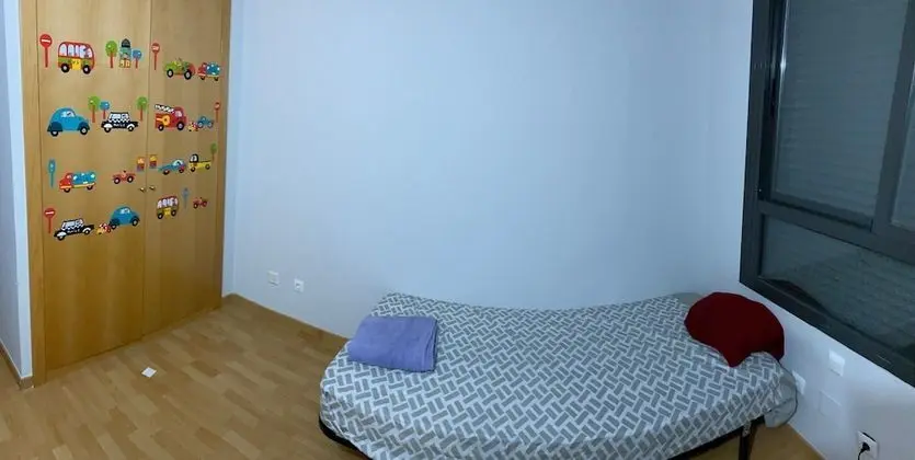 Basic Oda, 1 En Büyük (King) Boy Yatak, Şehir Manzaralı