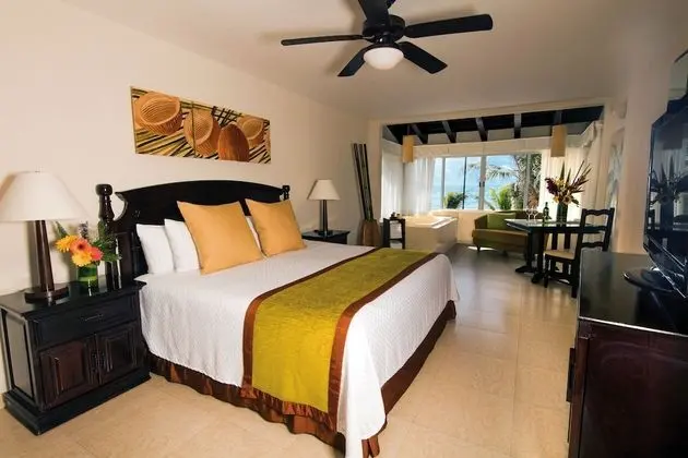 OCEANFRONT JUNIOR SUITE