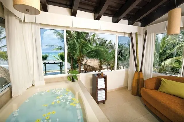 OCEANFRONT JUNIOR SUITE