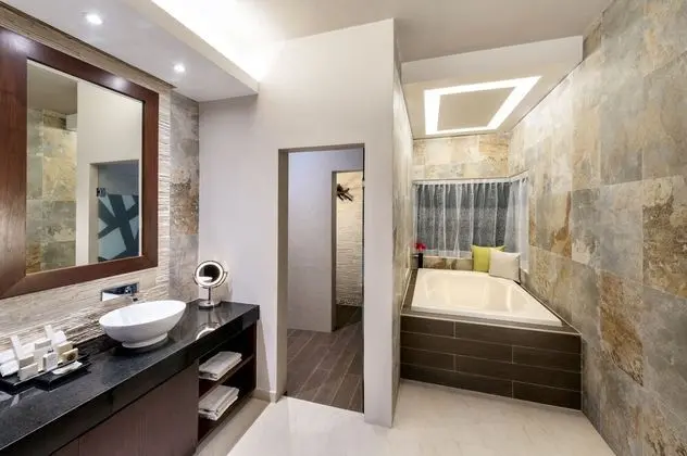 OCEANFRONT JUNIOR SUITE