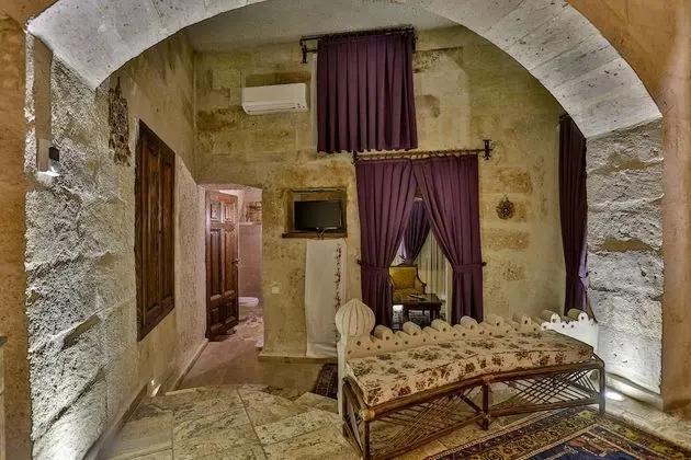 Deluxe Tek Büyük Yataklı Oda (Cave)