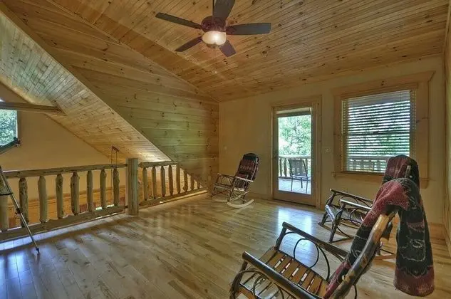 Kulübe (Hidden Creek- Near Ocoee River)