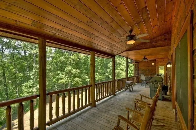 Kulübe (Hidden Creek- Near Ocoee River)