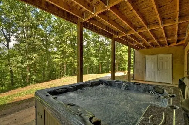 Kulübe (Hidden Creek- Near Ocoee River)