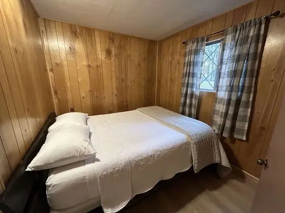 Cottage #3 Snow Day, 2 Bedroom
