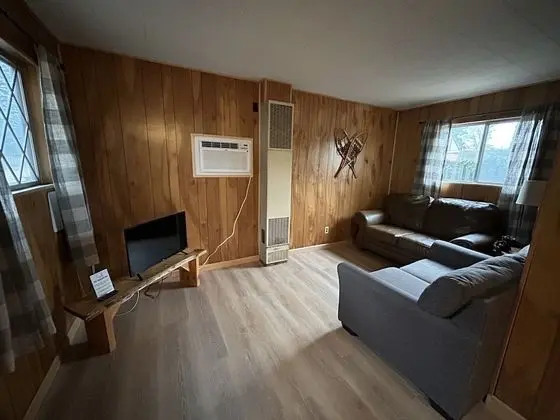 Cottage #3 Snow Day, 2 Bedroom