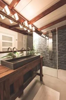 Design Apartment 3, 1 Bedroom, Partial Ocean View, Poolside