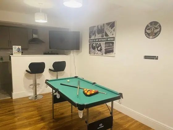Apart Daire, 1 Büyük (Queen) Boy Yatak ve Çekyat