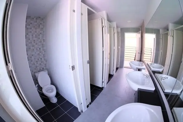 8 Bunk Bed Private Share Bath Room