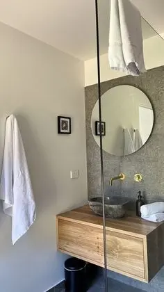 Ev