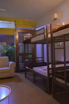 Standard Ortak Ranzalı Oda, Bahçe Manzaralı