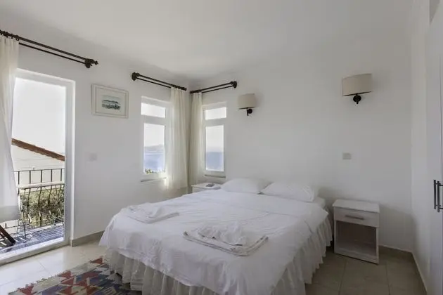 Tek Büyük Yataklı Oda, Kısmi Deniz Manzaralı