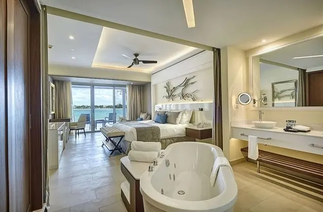 Luxury Presidential One Bedroom Suite Ocean View