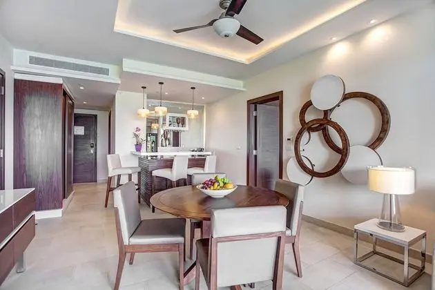 Luxury Presidential One Bedroom Suite Ocean View Diamond Club