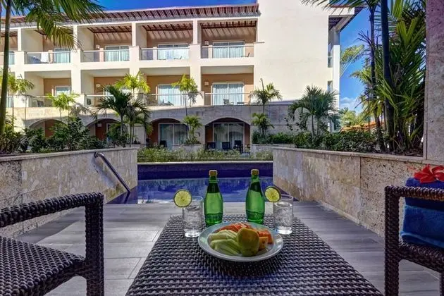 Luxury Swim out Room Diamond Club
