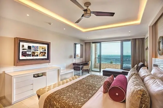 Honeymoon Suite Ocean View Diamond Club